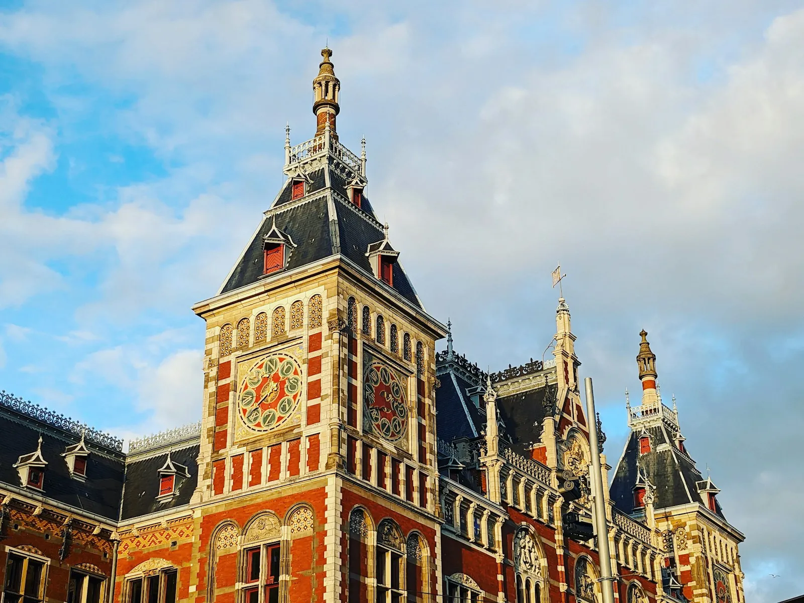 Salderingsregeling 2027: Wat Besloot de Eerste Kamer?