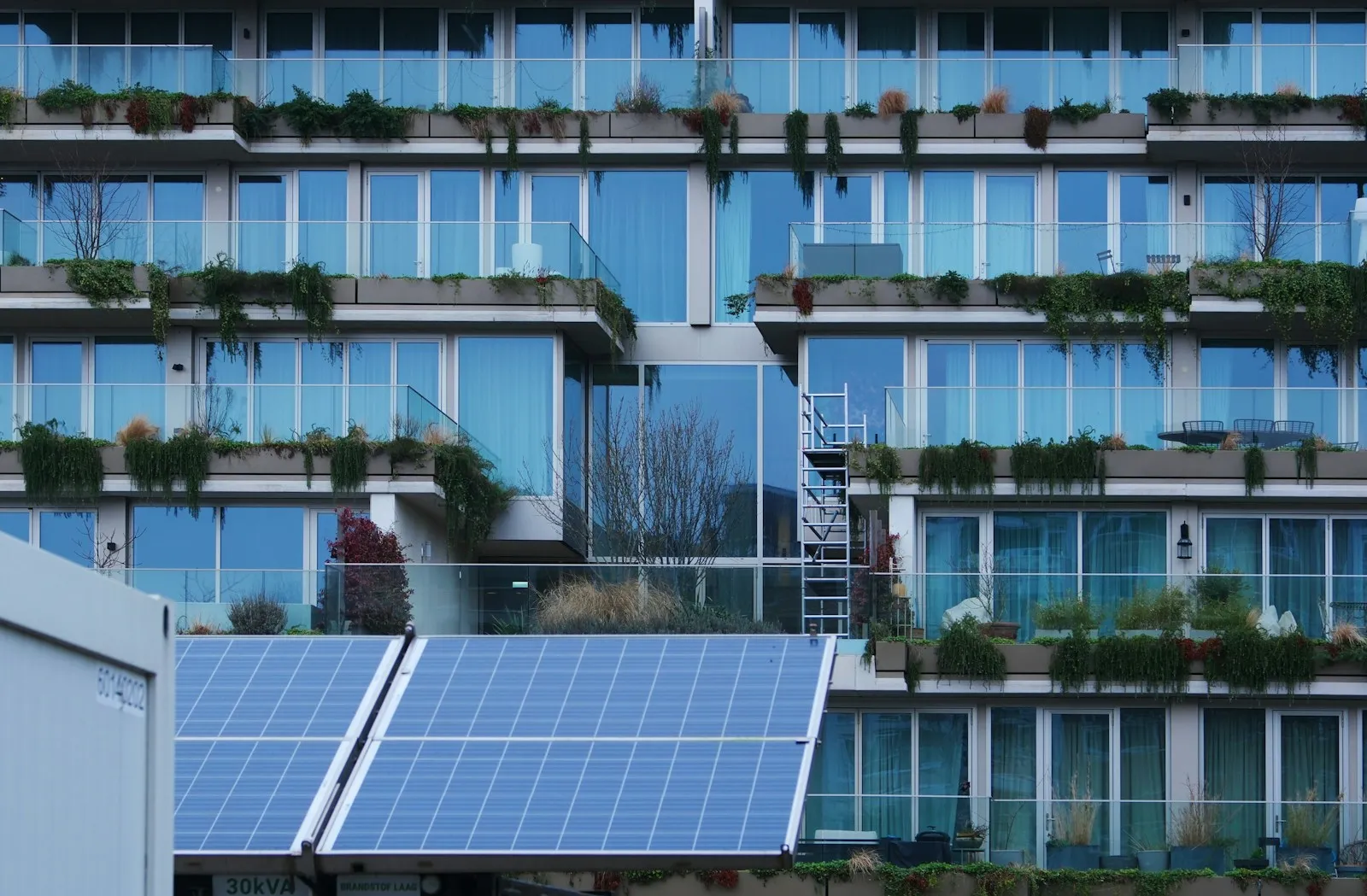 Zonnepanelen Noordkant Dak Saldering: Rendabel in 2026?