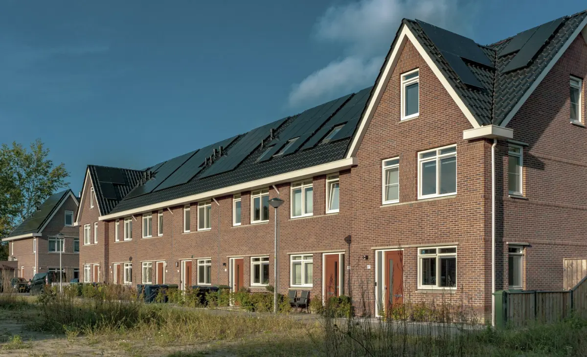 Zonnepanelen saldering woningcorporatie huurder 2027